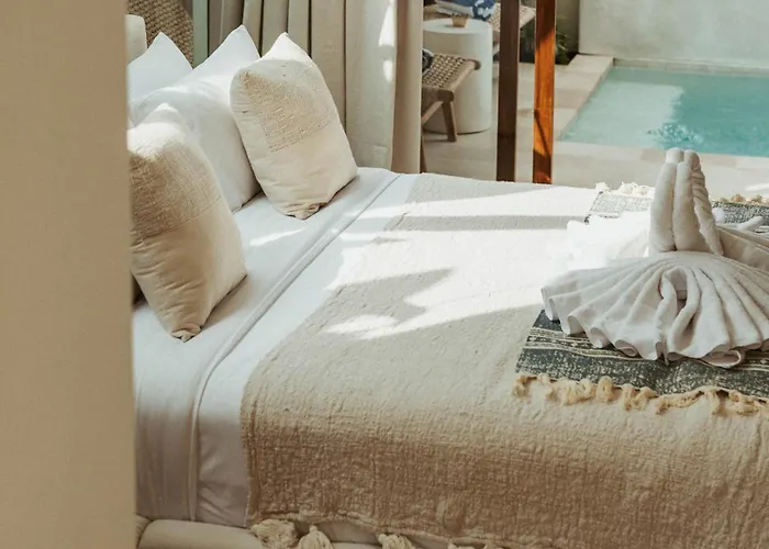 Serene Pool & Skylight Bathtub In Canggu, 5mins Walk To The Villa *