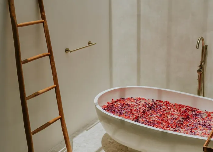 Serene Pool & Skylight Bathtub In Canggu, 5mins Walk To The * Canggu (Bali)