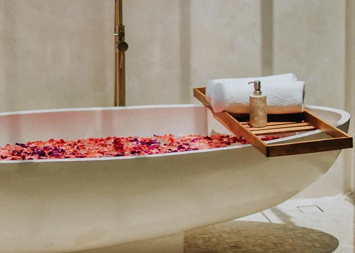 Serene Pool & Skylight Bathtub In Canggu, 5mins Walk To The * Canggu (Bali)